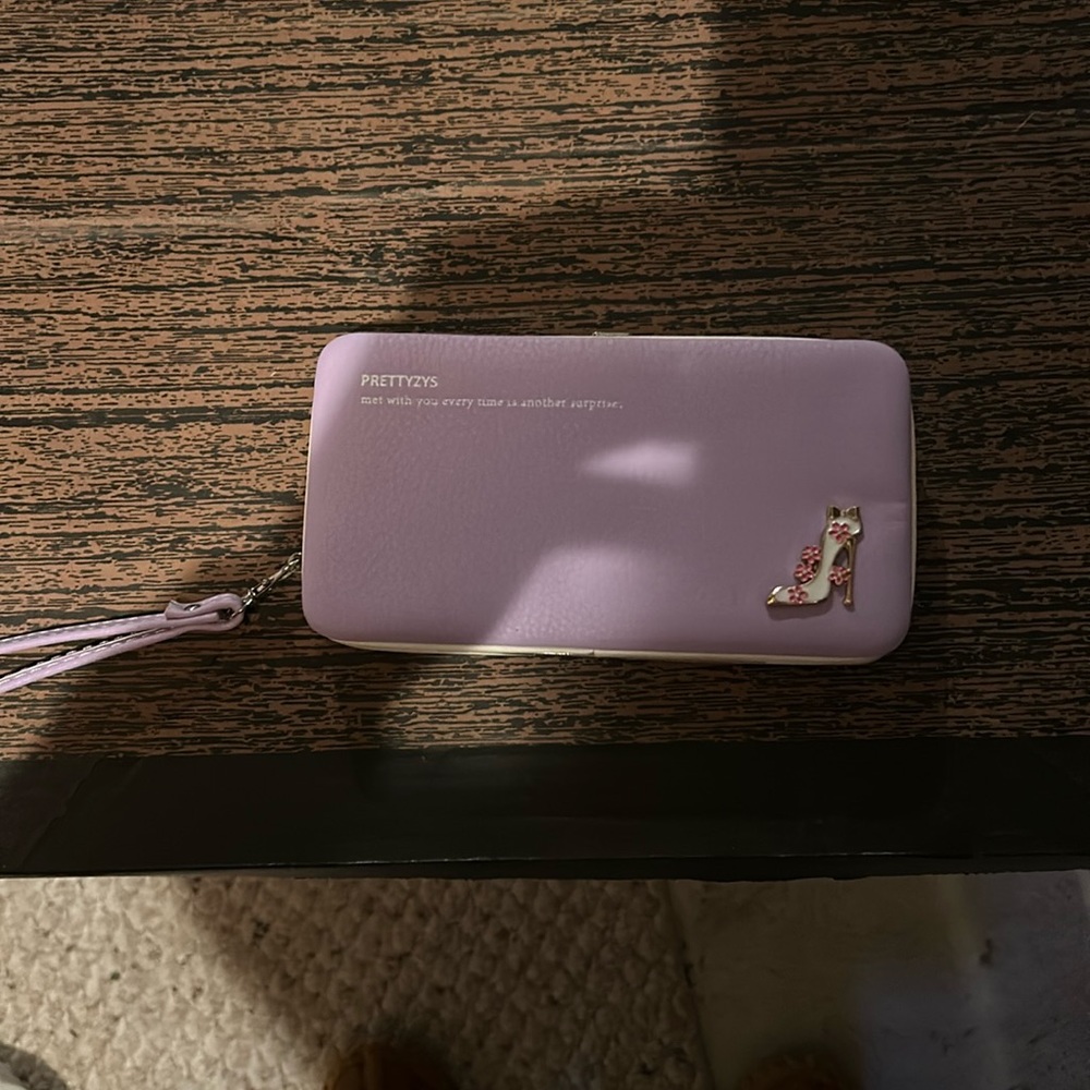 Prettyzys wallet.  Lavender